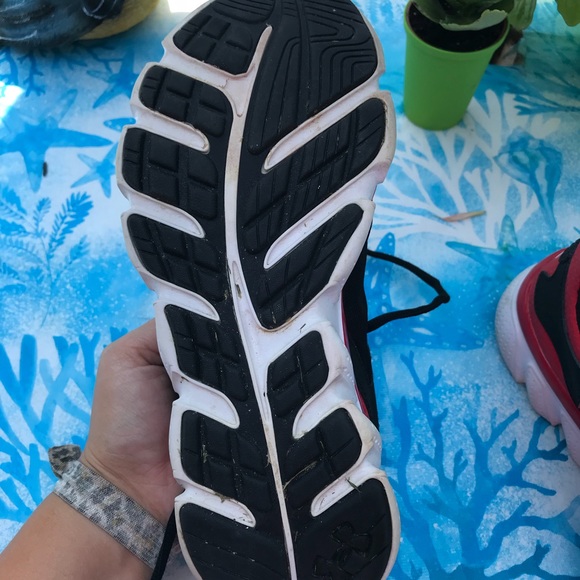 UNDER ARMOUR youth sneakers - Picture 5 of 5